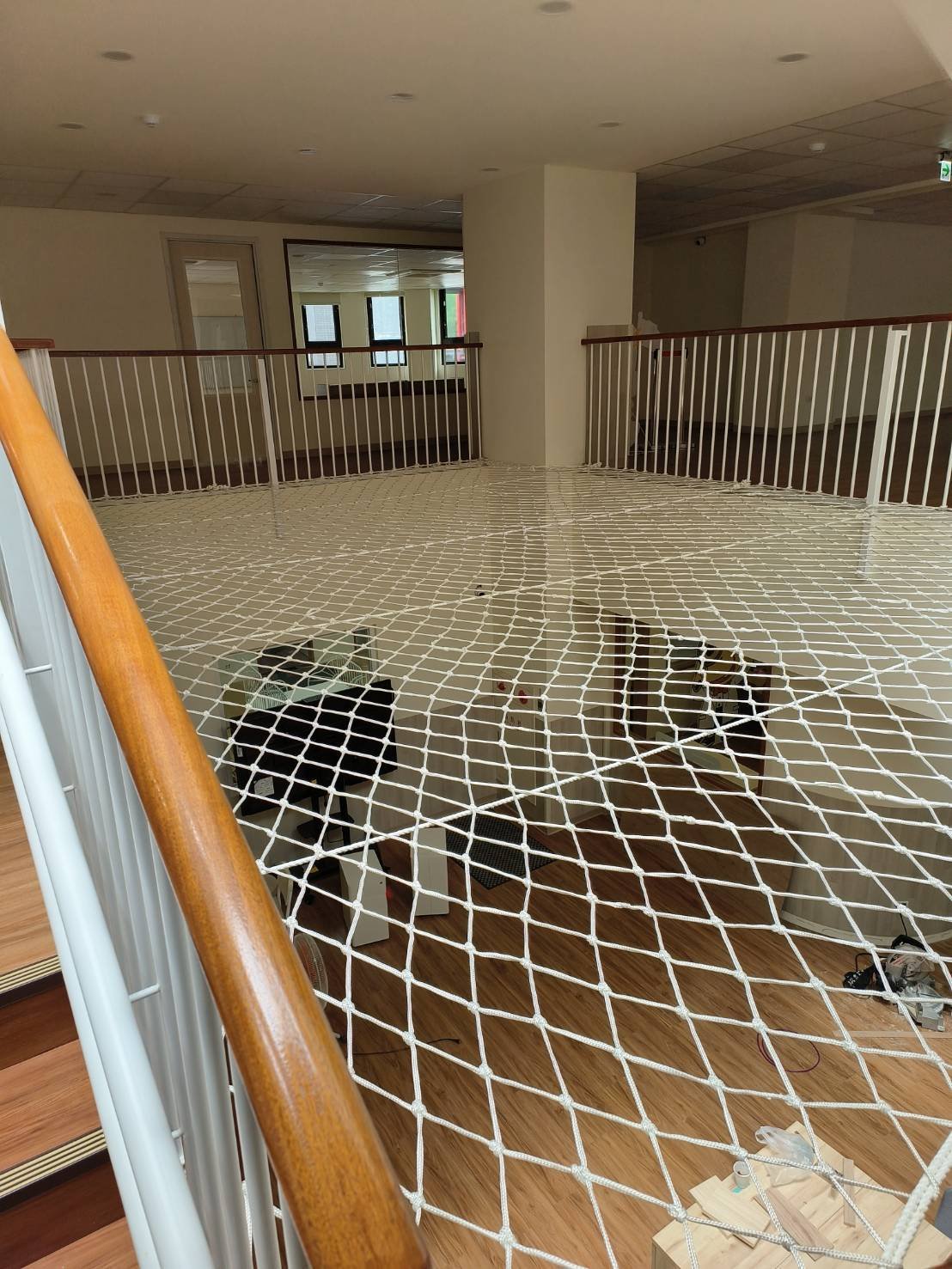 中庭天井防墜網施工實景1