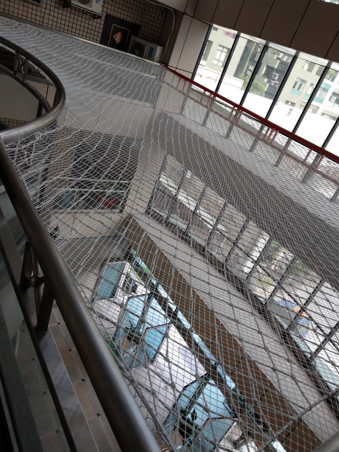 中庭天井防墜網施工實景6
