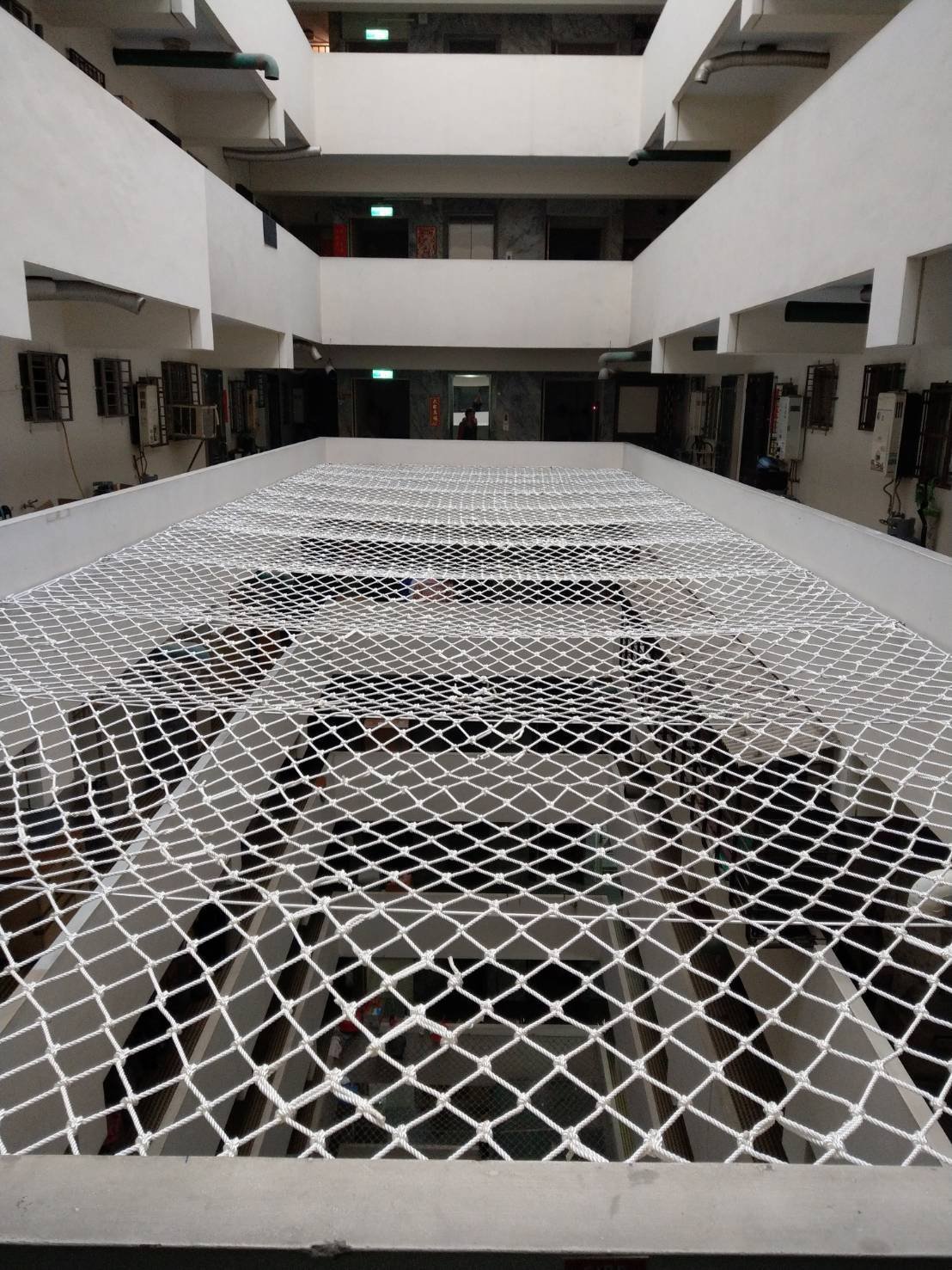 中庭天井防墜網施工實景